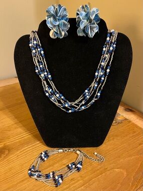 Vtg seed bead 5 strand necklace, bracelet, and clip on earrings set 17”